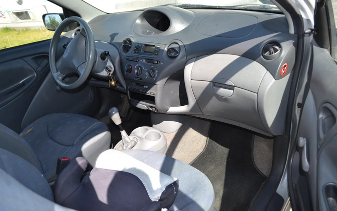 Toyota Yaris cena 2550 przebieg: 280000, rok produkcji 2003 z Przasnysz małe 29